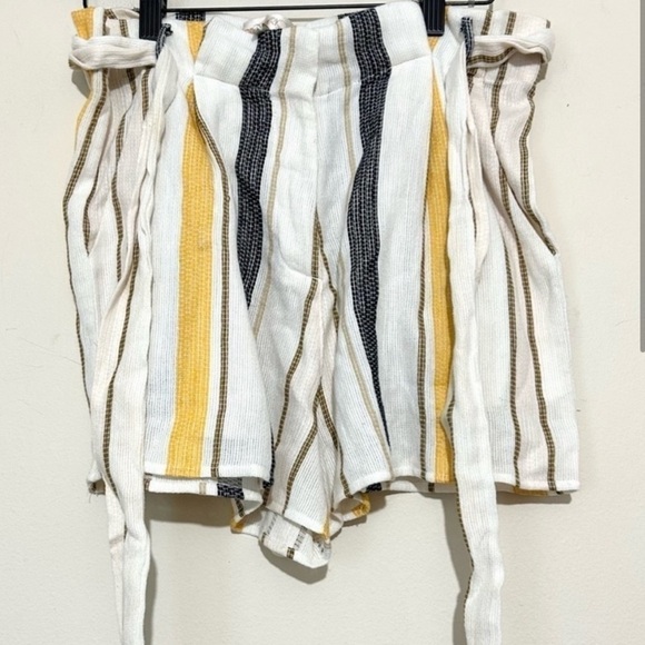 Beach Riot Aubrey Paper Bag Striped Yellow Black White Shorts NEW SZ MED - Picture 2 of 6